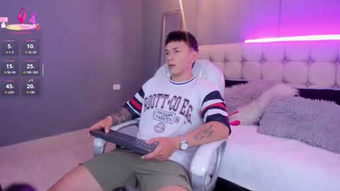 Snapshot of thomas_moon_ chatting on October 2, 11:17 am Thomas online show from October 2, 11:17 am