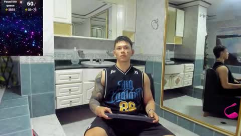 Snapshot of thomas_moon_ chatting on October 3, 11:29 am Thomas online show from October 3, 11:29 am