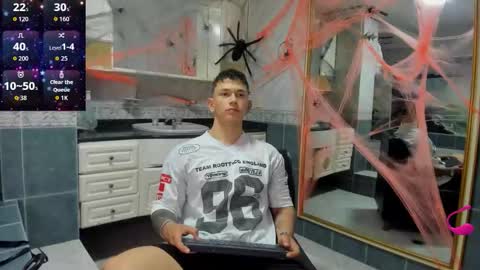 Snapshot of thomas_moon_ chatting on October 8, 11:52 am Thomas online show from October 8, 11:52 am