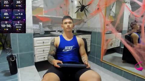 Snapshot of thomas_moon_ chatting on October 9, 12:03 pm Thomas online show from October 9, 12:03 pm