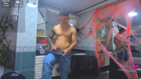 Snapshot of thomas_moon_ chatting on October 10, 11:42 am Thomas online show from October 10, 11:42 am