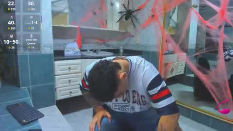 Snapshot of thomas_moon_ chatting on October 14, 12:17 pm Thomas online show from October 14, 12:17 pm