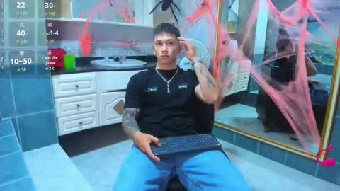 Snapshot of thomas_moon_ chatting on October 17, 11:02 am Thomas online show from October 17, 11:02 am