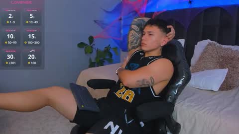 Snapshot of thomas_moon_ chatting on October 21, 2:18 pm Thomas online show from October 21, 2:18 pm