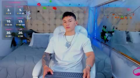 Snapshot of thomas_moon_ chatting on October 26, 1:39 pm Thomas online show from October 26, 1:39 pm