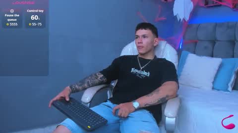 Snapshot of thomas_moon_ chatting on November 1, 3:58 pm Thomas online show from November 1, 3:58 pm