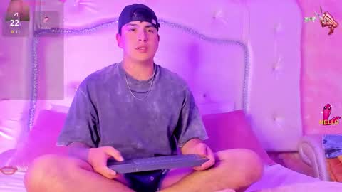 Snapshot of thomas_thundr chatting on March 19, 6:06 am Thomas and Faon online show from March 19, 6:06 am