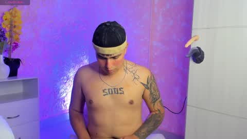 Snapshot of thomas_thundr chatting on March 27, 5:02 am Thomas and Faon online show from March 27, 5:02 am