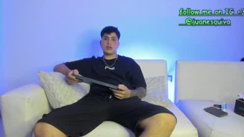 Snapshot of thomas_thundr chatting on April 5, 4:53 am Thomas and Faon online show from April 5, 4:53 am