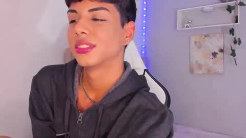 Snapshot of thomas_wild chatting on October 20, 10:16 am Thomas online show from October 20, 10:16 am