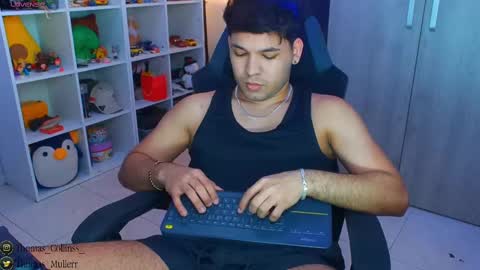 Snapshot of thomascollins__ chatting on February 12, 8:27 am Thomas online show from February 12, 8:27 am