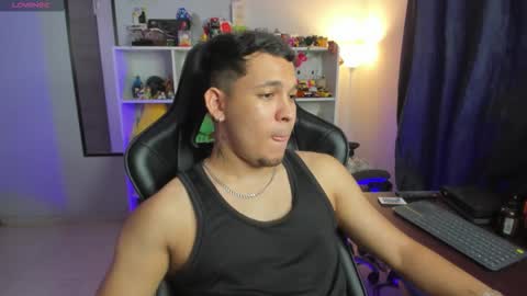 Snapshot of thomascollins__ chatting on September 23, 7:11 am Thomas online show from September 23, 7:11 am