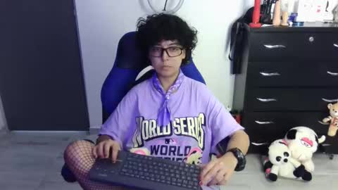 Snapshot of thomascooper_cams chatting on April 2, 8:17 pm VALERIA online show from April 2, 8:17 pm