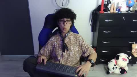 Snapshot of thomascooper_cams chatting on April 12, 8:36 pm VALERIA online show from April 12, 8:36 pm