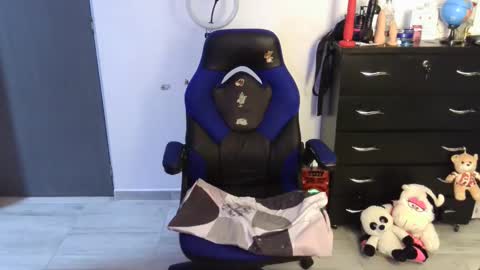 Snapshot of thomascooper_cams chatting on April 16, 10:34 pm VALERIA online show from April 16, 10:34 pm