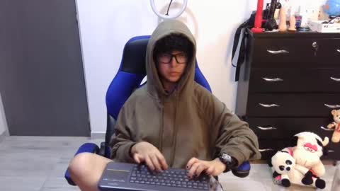 Snapshot of thomascooper_cams chatting on April 21, 9:39 pm VALERIA online show from April 21, 9:39 pm