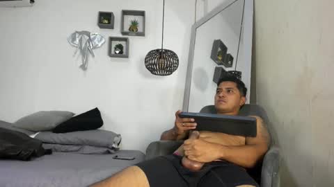 thomasmontero online show from February 7, 4:27 am