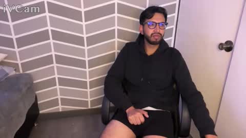 thomass10183 online show from February 11, 3:28 pm