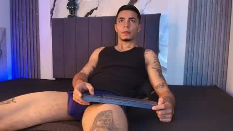 Snapshot of thomass_conor chatting on April 23, 5:26 pm thomass_conor online show from April 23, 5:26 pm
