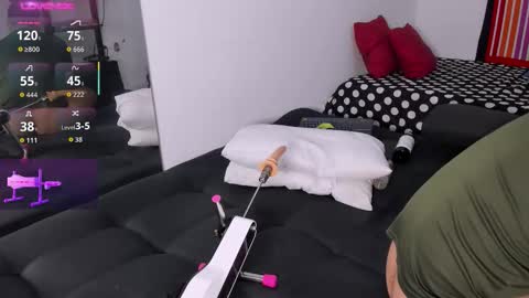 Snapshot of thomass_royy chatting on December 20, 5:14 am thomass royy online show from December 20, 5:14 am