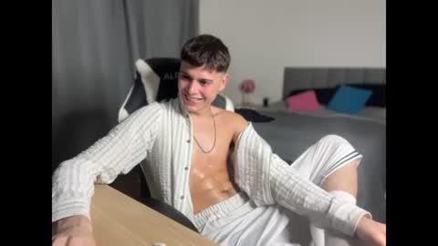 Thomas online show from June 27, 3:44 am