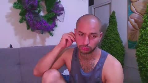Snapshot of thomassmith2023 chatting on February 20, 10:48 pm thomas  smith online show from February 20, 10:48 pm