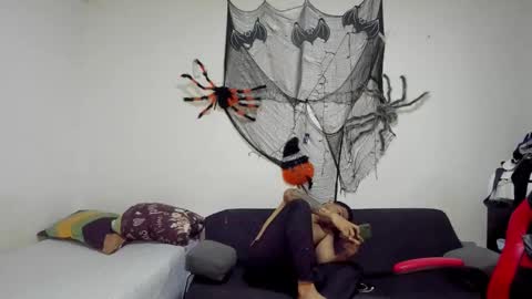 thomson_hot01 online show from October 28, 5:22 am