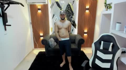 thomson_hot01 online show from May 26, 5:14 am