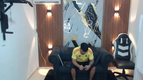 thomson_hot01 online show from June 24, 5:17 am