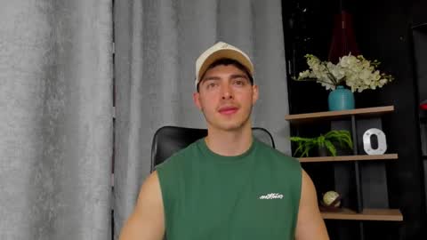 Snapshot of thomylov chatting on February 10, 11:13 pm thomylov online show from February 10, 11:13 pm