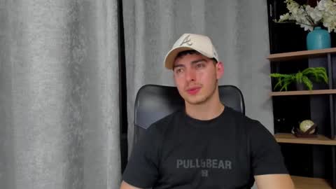 Snapshot of thomylov chatting on February 11, 2:14 am thomylov online show from February 11, 2:14 am