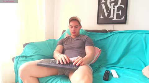 Snapshot of thomylov chatting on March 7, 6:43 pm thomylov online show from March 7, 6:43 pm