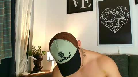 Snapshot of thomylov chatting on March 20, 12:59 am thomylov online show from March 20, 12:59 am