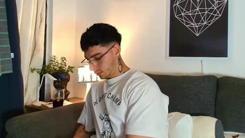 Snapshot of thomylov chatting on March 21, 1:43 am thomylov online show from March 21, 1:43 am