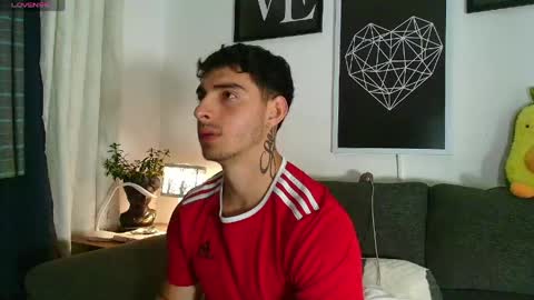 Snapshot of thomylov chatting on April 3, 12:30 am thomylov online show from April 3, 12:30 am