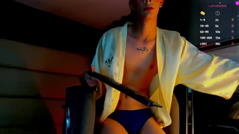 Snapshot of thomzeus chatting on March 25, 11:38 am THOMASS online show from March 25, 11:38 am