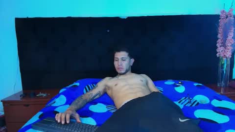 Snapshot of thonixxx_mr chatting on March 7, 3:03 am Thonixxx mr online show from March 7, 3:03 am