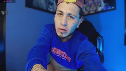 Snapshot of thonixxx_mr chatting on March 27, 8:26 am Thonixxx mr online show from March 27, 8:26 am