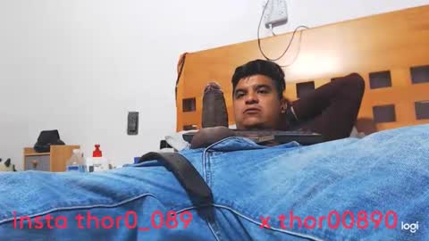 Snapshot of thor0200 chatting on February 13, 5:03 am thor0200 online show from February 13, 5:03 am