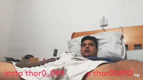 Snapshot of thor0200 chatting on February 16, 12:29 am thor0200 online show from February 16, 12:29 am