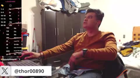 Snapshot of thor0200 chatting on March 19, 4:05 am thor0200 online show from March 19, 4:05 am