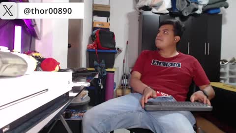 Snapshot of thor0200 chatting on March 30, 6:03 am thor0200 online show from March 30, 6:03 am