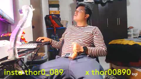 Snapshot of thor0200 chatting on April 7, 3:40 am thor0200 online show from April 7, 3:40 am