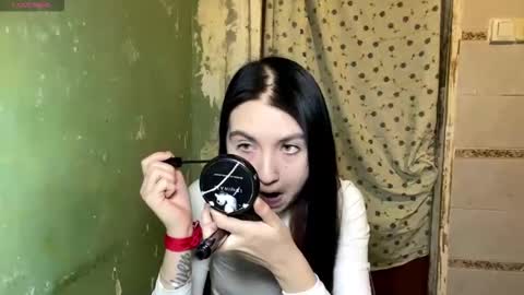 Lola  3 a gift for every fan club member online show from February 5, 9:08 pm