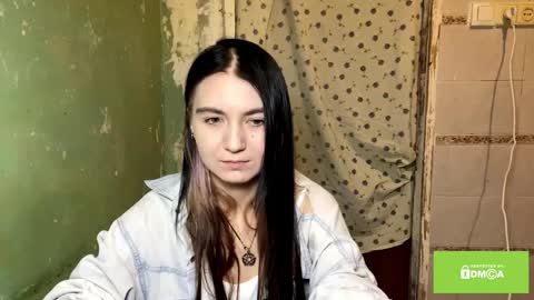 Lola  3 a gift for every fan club member online show from February 6, 10:02 pm