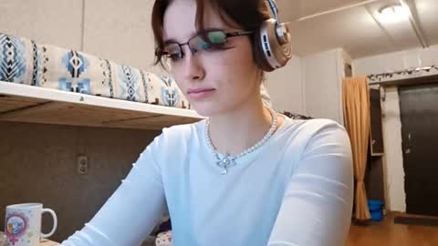 Snapshot of thorashortle chatting on October 15, 1:00 pm Grace online show from October 15, 1:00 pm