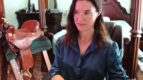 ThornburyRose online show from December 3, 7:23 pm