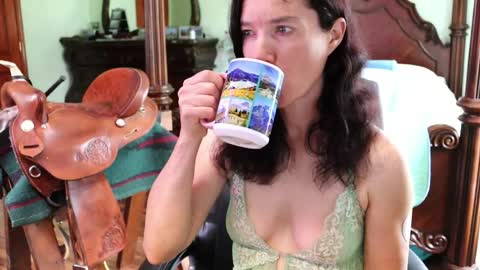 ThornburyRose online show from May 1, 4:33 pm
