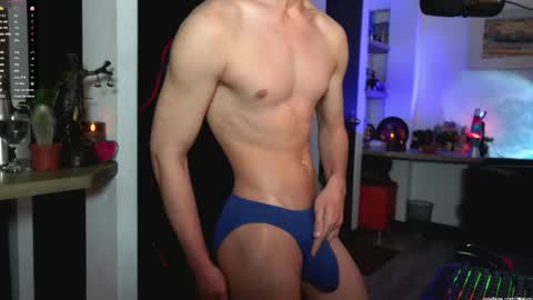   L e a n d e r   25OFF ON MY OF online show from April 30, 4:46 pm