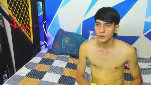 Snapshot of thr33sbroth3rs chatting on April 4, 11:13 pm thr33sbroth3rs online show from April 4, 11:13 pm